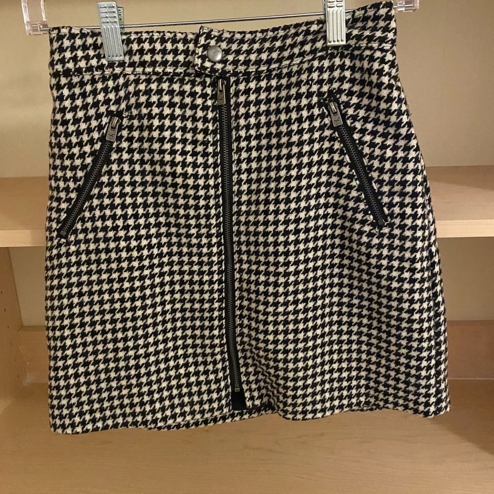 Hollister high rise full zip black/white check skirt.  XS